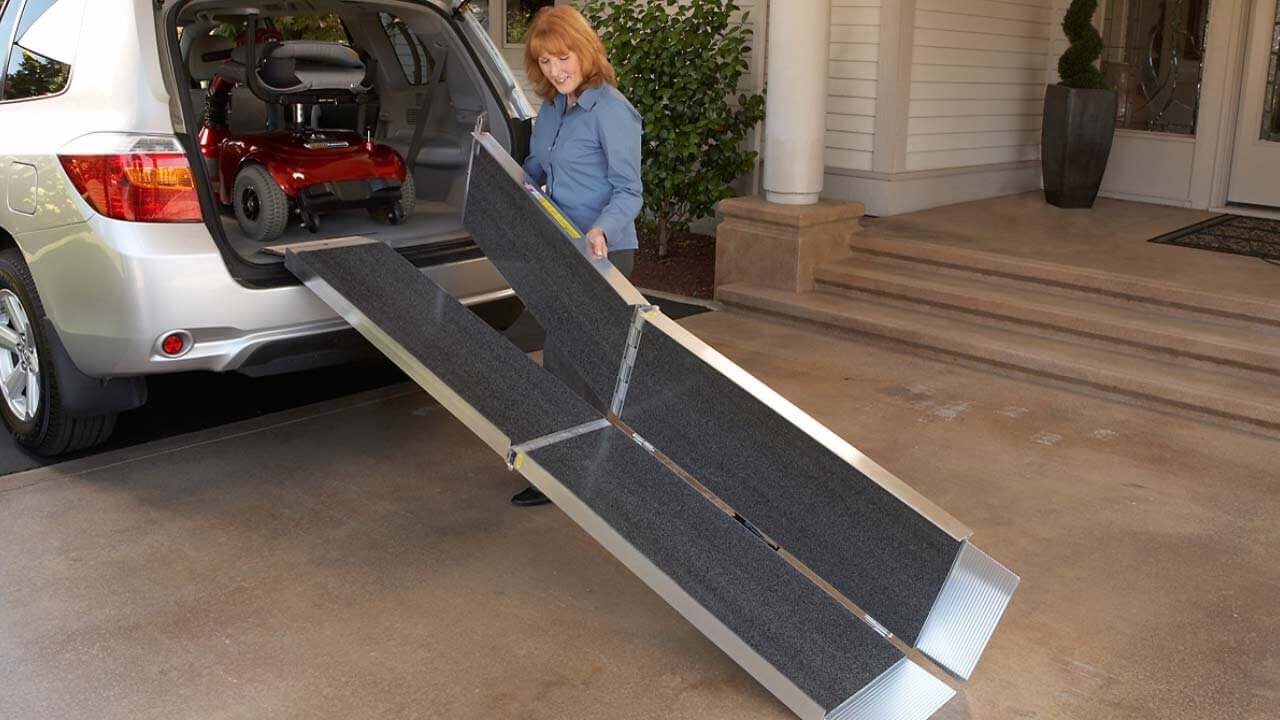 suitcase-trifold-as-ramp_hover